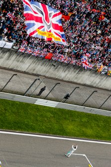 Yarış galibi Lewis Hamilton, Mercedes AMG F1, Parc Ferme