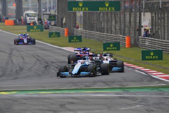 George Russell, Williams Racing FW42, voor Robert Kubica, Williams FW42, Daniil Kvyat, Toro Rosso STR14, en Alexander Albon, Toro Rosso STR14