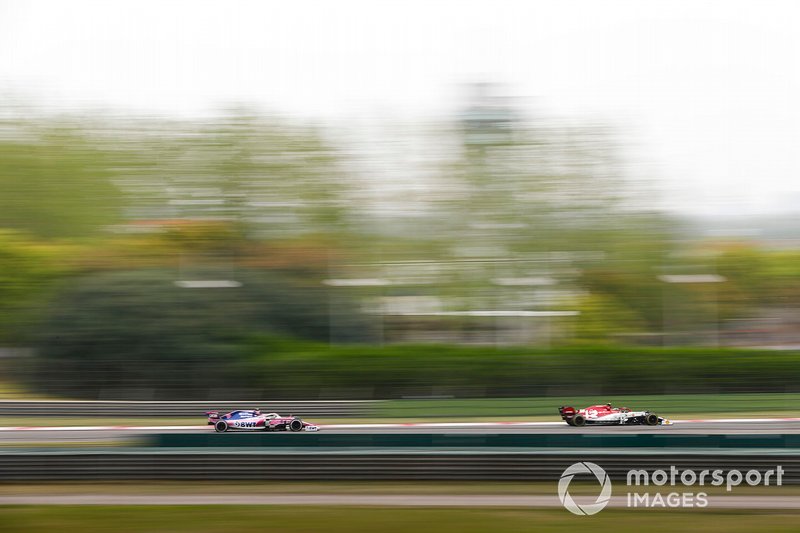 Antonio Giovinazzi, Alfa Romeo Racing C38, y Lance Stroll, Racing Point RP19