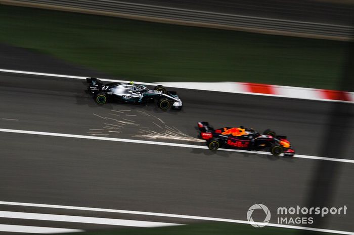 Max Verstappen, Red Bull Racing RB15, Valtteri Bottas, Mercedes AMG W10