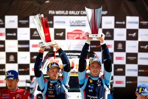 Podio: Thierry Neuville, Nicolas Gilsoul, Hyundai Motorsport Hyundai i20 Coupe WRC