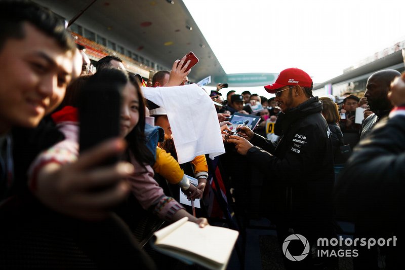 Lewis Hamilton, Mercedes AMG F1 signs an autograph for a fan