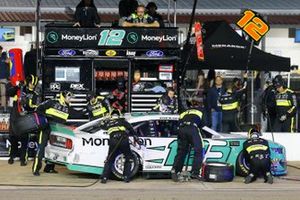 Ryan Blaney, Team Penske, Ford Mustang MoneyLion pit stop