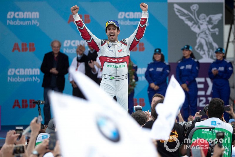 Race winner Lucas Di Grassi, Audi Sport ABT Schaeffler celebrates as he approaches the podium