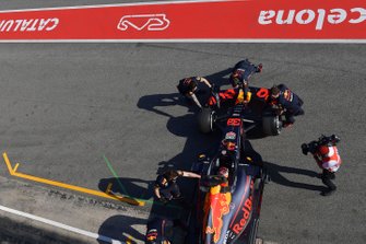 Red Bull Racing-monteurs en Max Verstappen, Red Bull Racing RB15