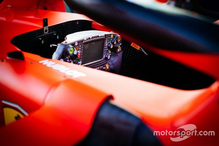 Ferrari SF90, detalle del volante de Sebastian Vettel