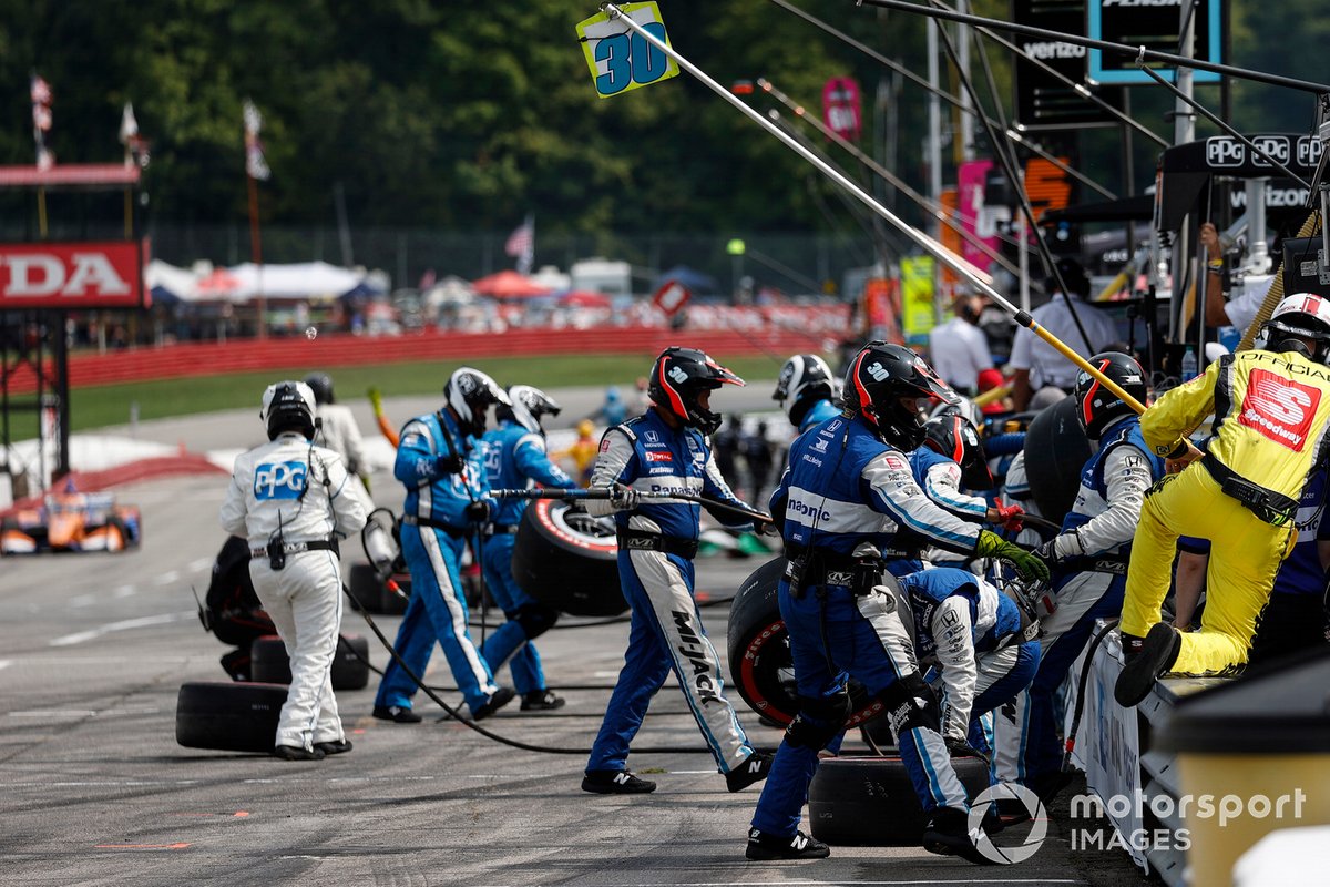 Takuma Sato, Rahal Letterman Lanigan Racing Honda, pit stop