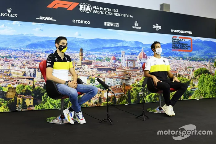 Esteban Ocon, Renault F1 y Daniel Ricciardo, Renault F1 en la conferencia de prensa