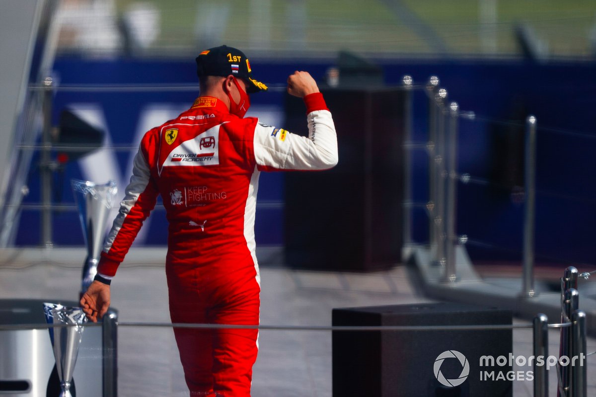 Il vincitore Mick Schumacher, Prema Racing festeggia sul podio
