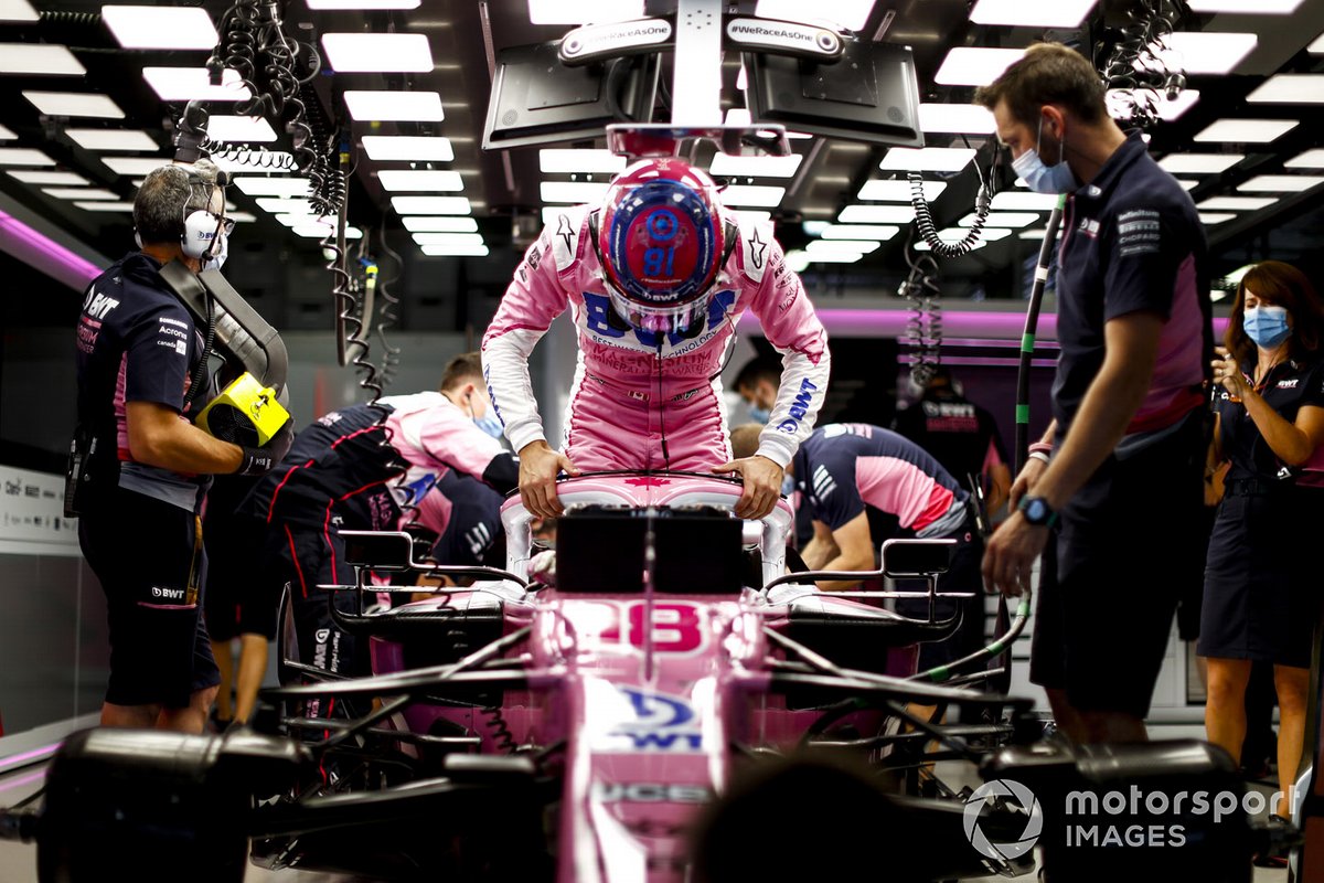 Lance Stroll, Racing Point, entra nella sua monoposto