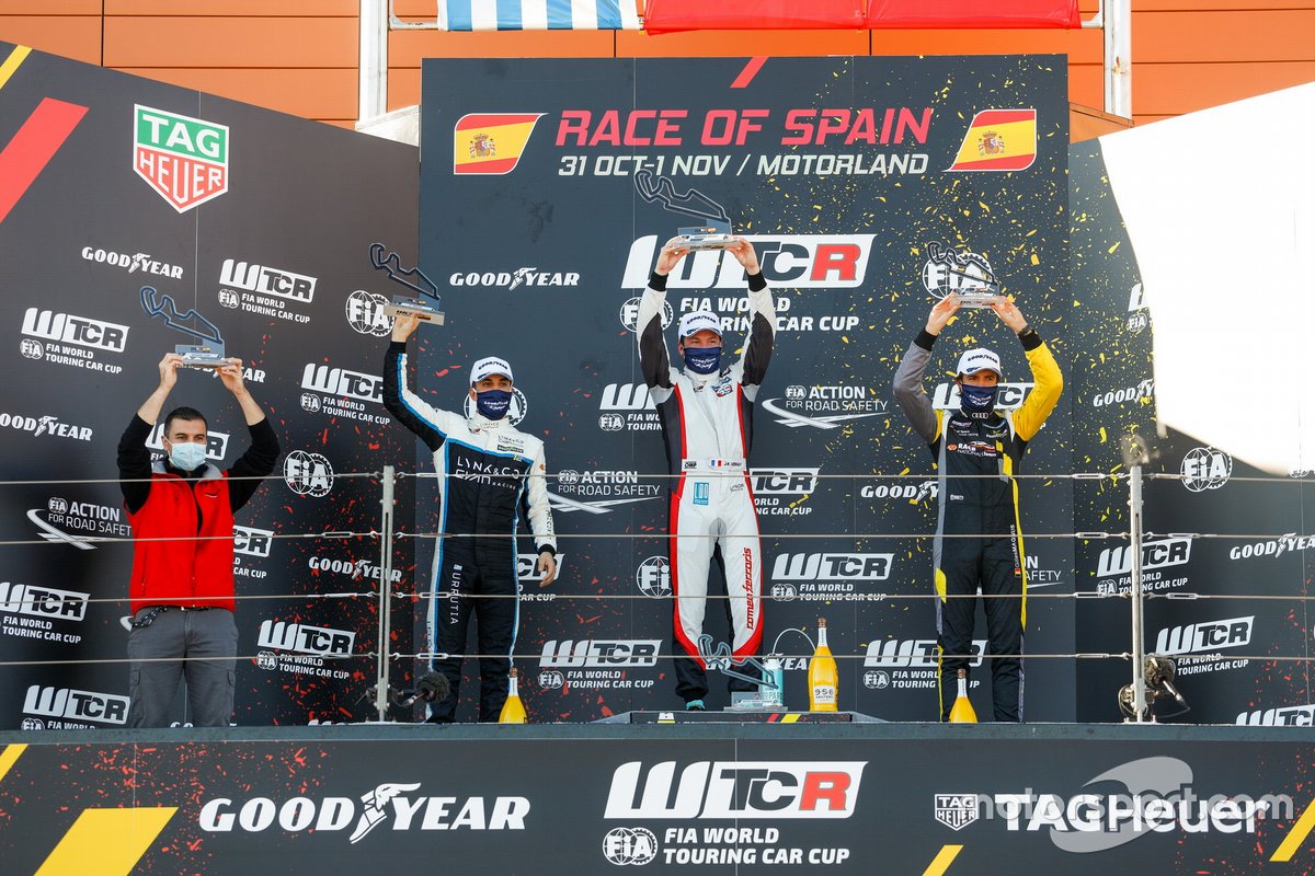 Podio: il vincitore della gara Jean-Karl Vernay, Mulsanne Alfa Romeo Giulietta TCR, secondo classificato Santiago Urrutia, Cyan Performance Lynk & Co 03 TCR, terzo classificato Gilles Magnus, Comtoyou Racing Audi RS3 LMS