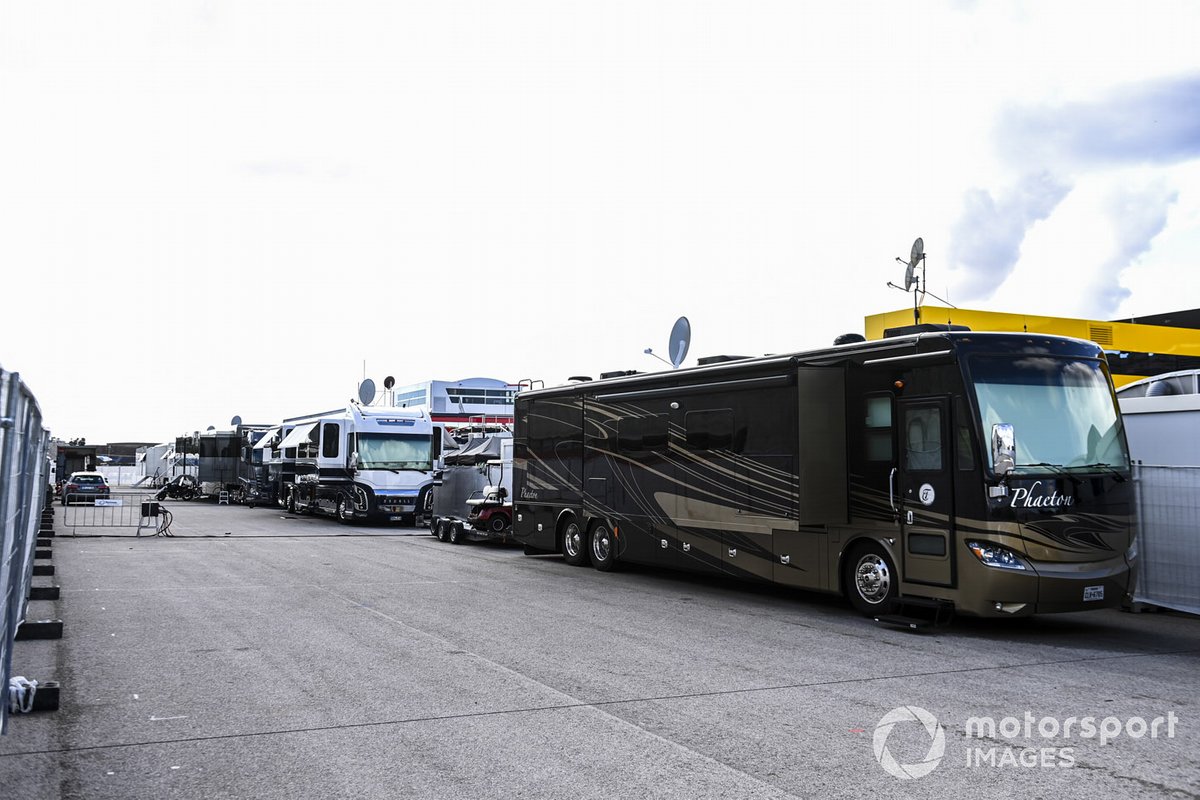 Un Motorhome dans le paddock