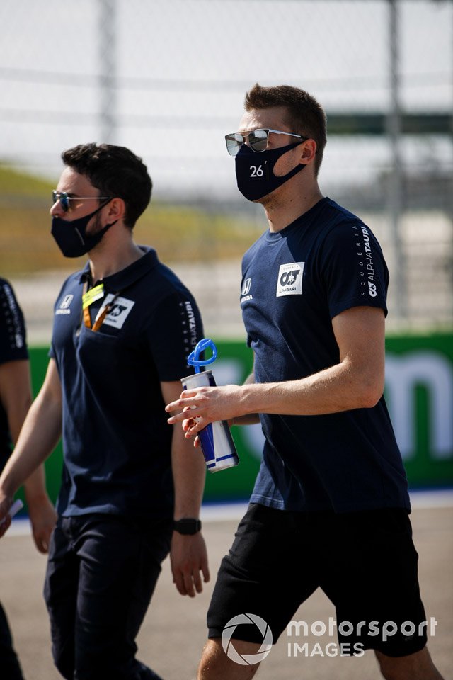 Daniil Kvyat, AlphaTauri, recorre la pista