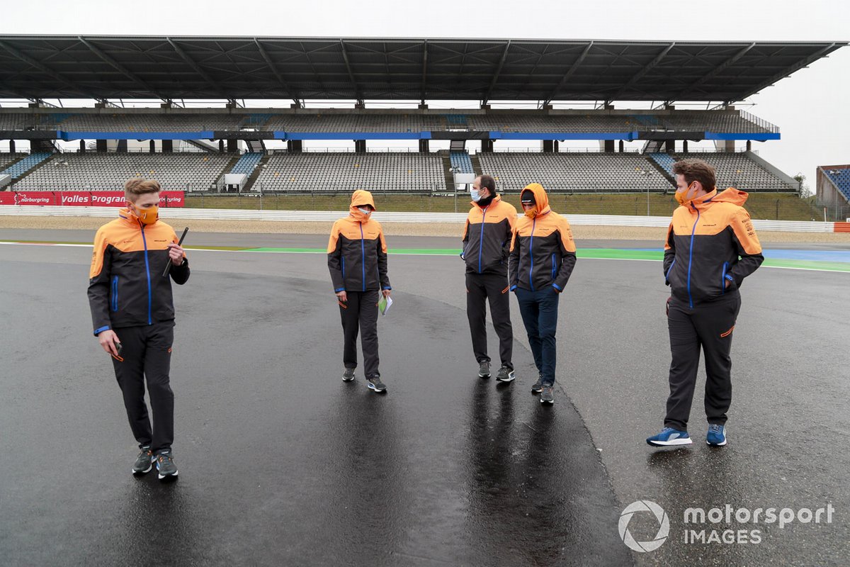 Carlos Sainz Jr., McLaren walks the track