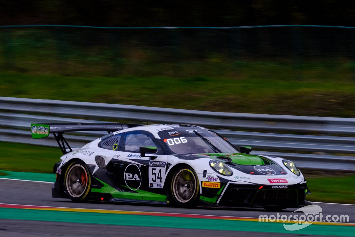 #54 Dinamic Motorsport Porsche 911 GT3-R: Matteo Cairoli, Christian Engelhart, Sven Müller