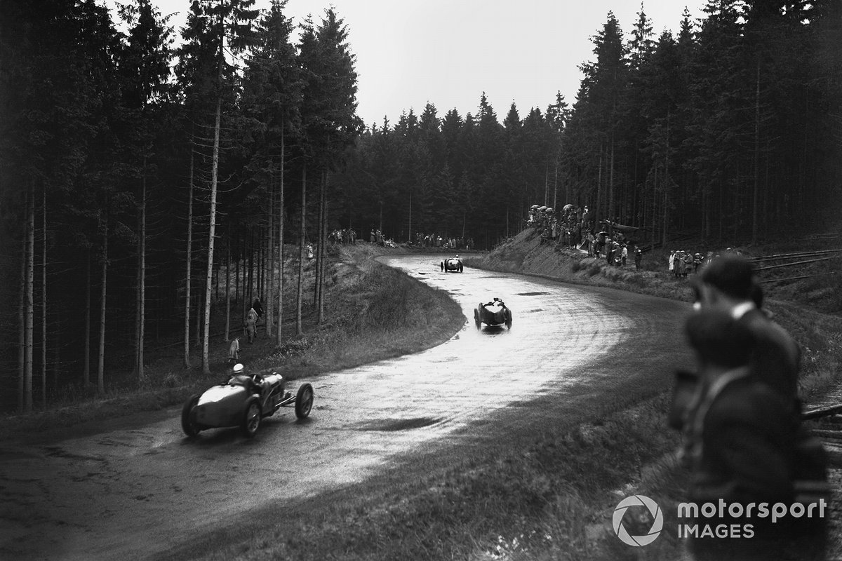 Renn-Action beim GP Deutschland 1931 auf der Nürburgring-Nordschleife