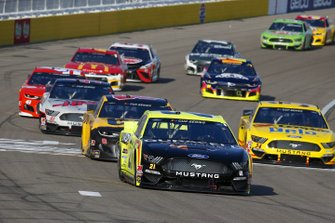 #21: Matt DiBenedetto, Wood Brothers Racing, Ford Mustang Menards/Duracell, #34: Michael McDowell, Front Row Motorsports, Ford Mustang Love's Travel Stops