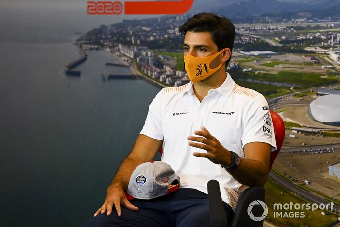 Carlos Sainz Jr., McLaren en la conferencia de prensa