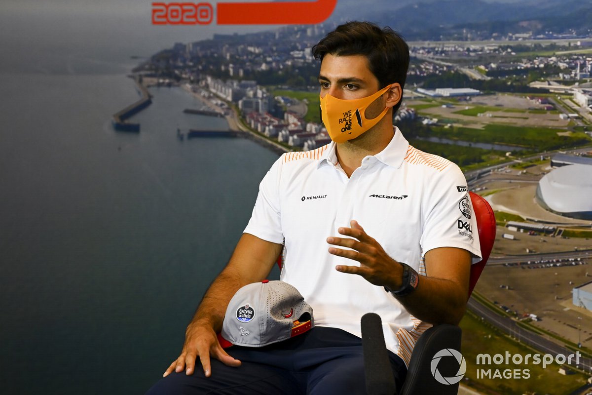 Carlos Sainz Jr., McLaren en la conferencia de prensa