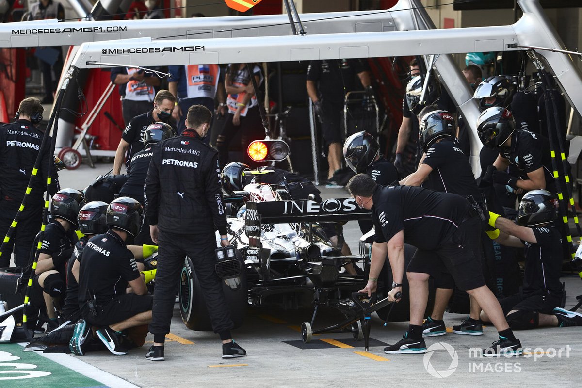 Valtteri Bottas, Mercedes F1 W11, ai box