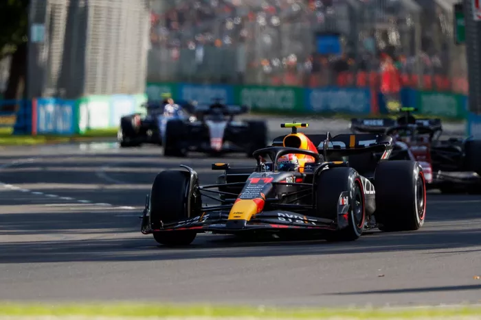 Sergio Pérez, Red Bull Racing RB19, Zhou Guanyu, Alfa Romeo C43