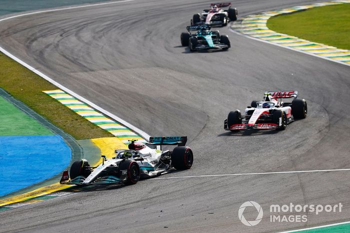 Lewis Hamilton, Mercedes W13, Mick Schumacher, Haas VF-22, Lance Stroll, Aston Martin AMR22