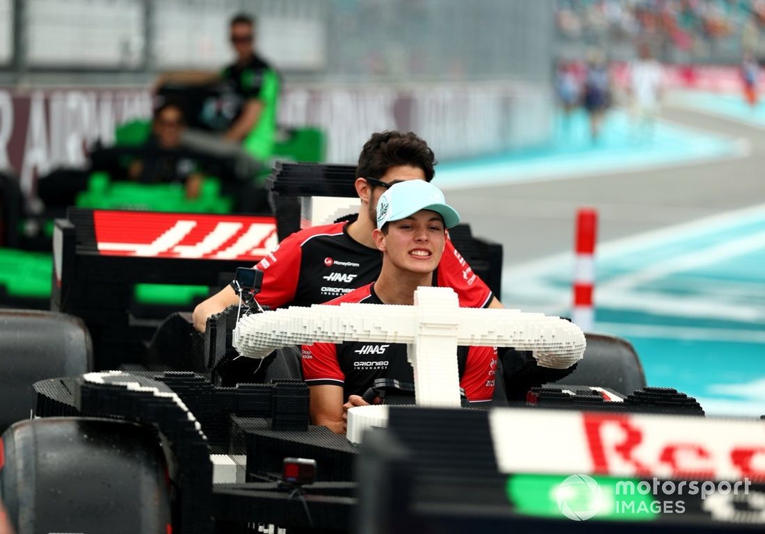 Esteban Ocon, Haas F1 Team, Oliver Bearman, Haas F1 Team