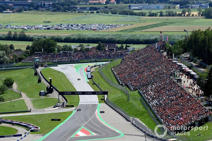 Nicholas Latifi, Williams FW44, Sergio Pérez, Red Bull Racing RB18