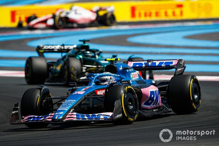 Esteban Ocon, Alpine A522, Lance Stroll, Aston Martin AMR22