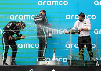 Podyum: 3. Valtteri Bottas, Mercedes-AMG Petronas F1, yarış galibi Lewis Hamilton, Mercedes-AMG Petronas F1, Peter Bonnington, yarış mühendisi, Mercedes AMG
