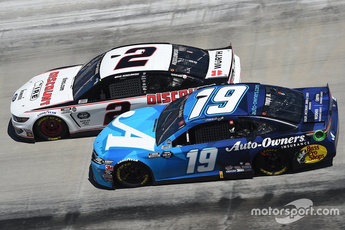 Brad Keselowski, Team Penske, Ford, Martin Truex Jr., Joe Gibbs Racing, Toyota