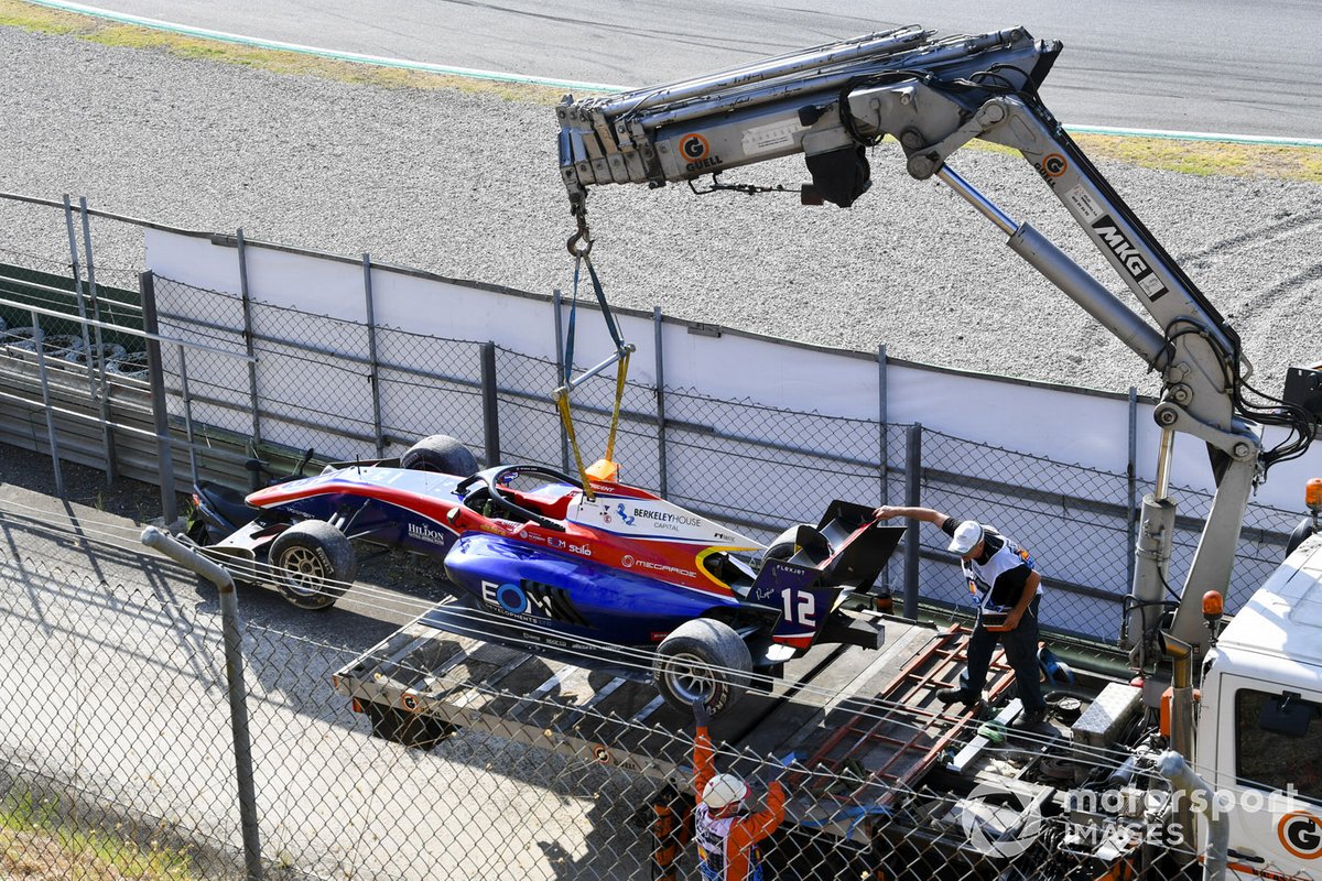 El monoplaza de Oliver Caldwell, Trident es removido de la pista