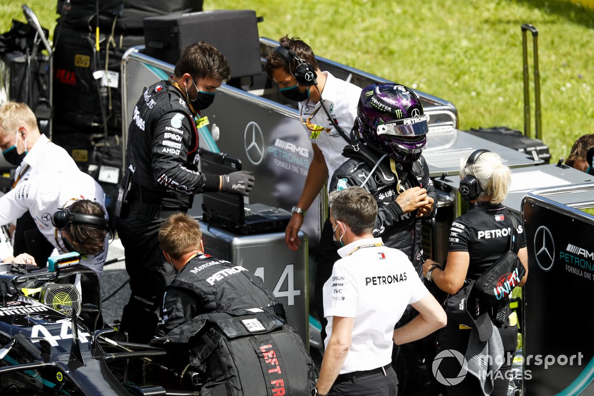 Lewis Hamilton, Mercedes F1 W11 EQ Performance, arrives on the grid