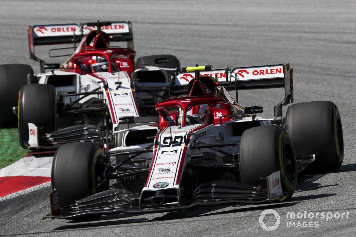 Antonio Giovinazzi, Alfa Romeo Racing C39, leads Kimi Raikkonen, Alfa Romeo Racing C39