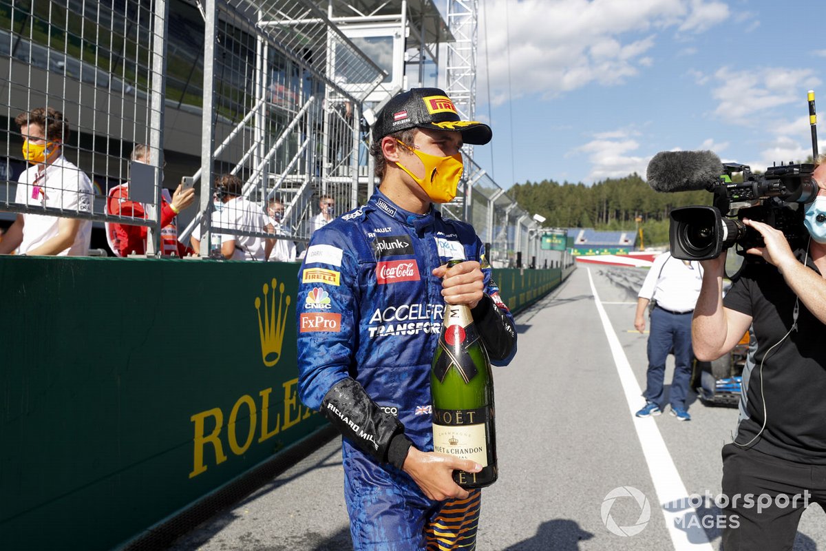 Podio: tercer lugar Lando Norris, McLaren celebra