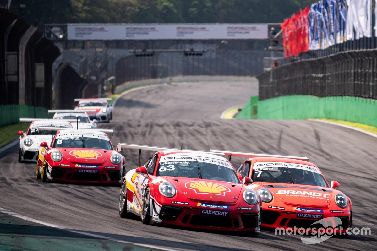 Disputa da Carrera Cup em Interlagos