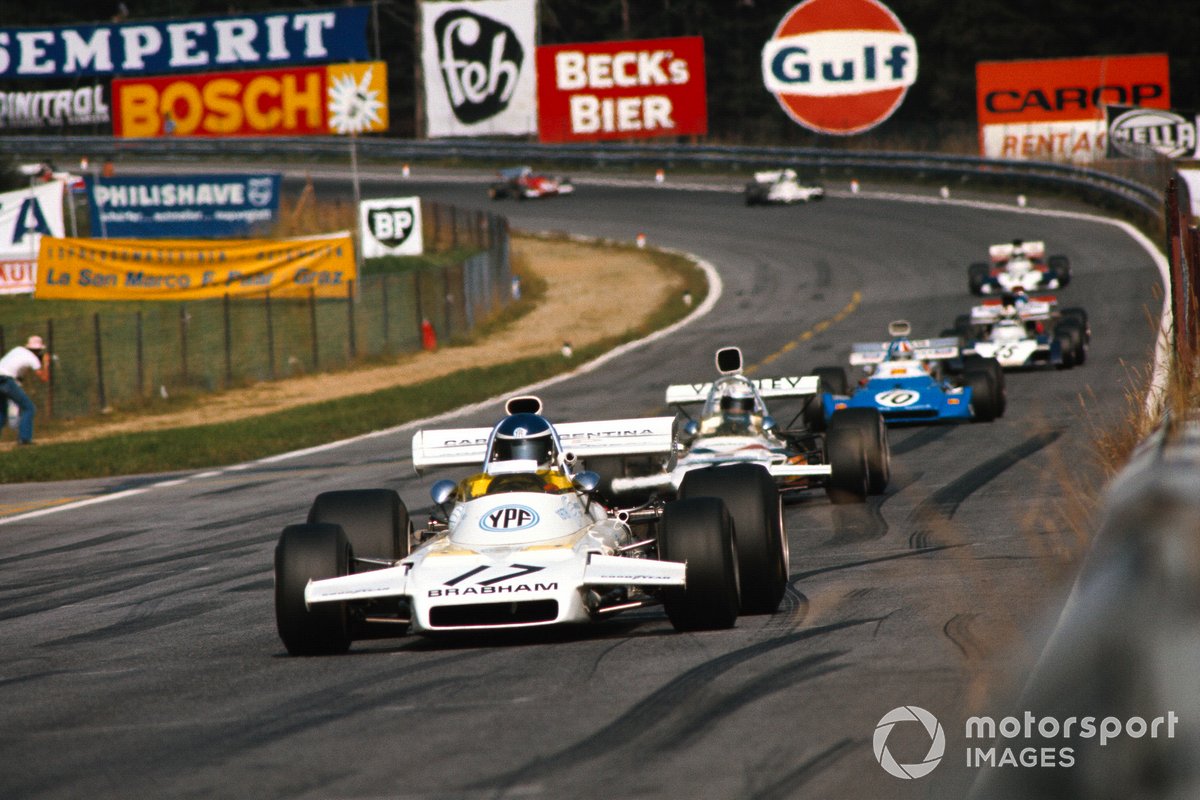 Carlos Reutemann, Brabham BT37 Ford precede Peter Revson, McLaren M19C Ford e Chris Amon, Matra MS120D