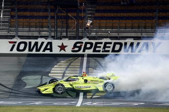 Race Winner Simon Pagenaud, Team Penske Chevrolet