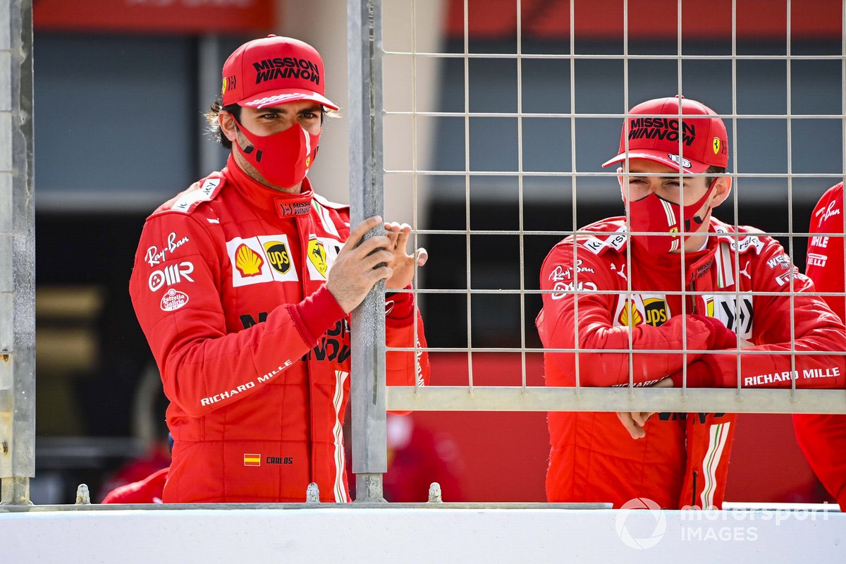 Carlos Sainz Jr., Ferrari, y Charles Leclerc, Ferrari