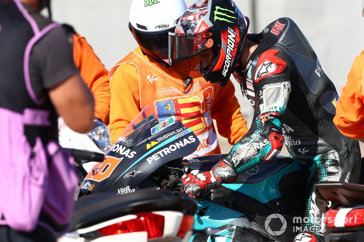 Fabio Quartararo, Petronas Yamaha SRT después de la caída