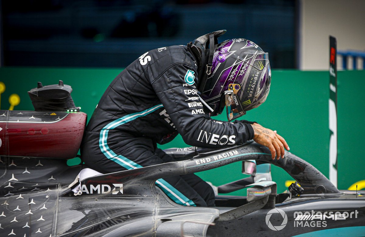 El ganador de la carrera Lewis Hamilton, Mercedes-AMG F1 celebra su 7º título de campeón del mundo en Parc Ferme