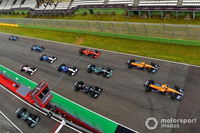 Salida Daniel Ricciardo, McLaren MCL35M, Lando Norris, McLaren MCL35M, Lance Stroll, Aston Martin AMR21, Valtteri Bottas, Mercedes W12, George Russell, Williams FW43B, Carlos Sainz Jr., Ferrari SF21