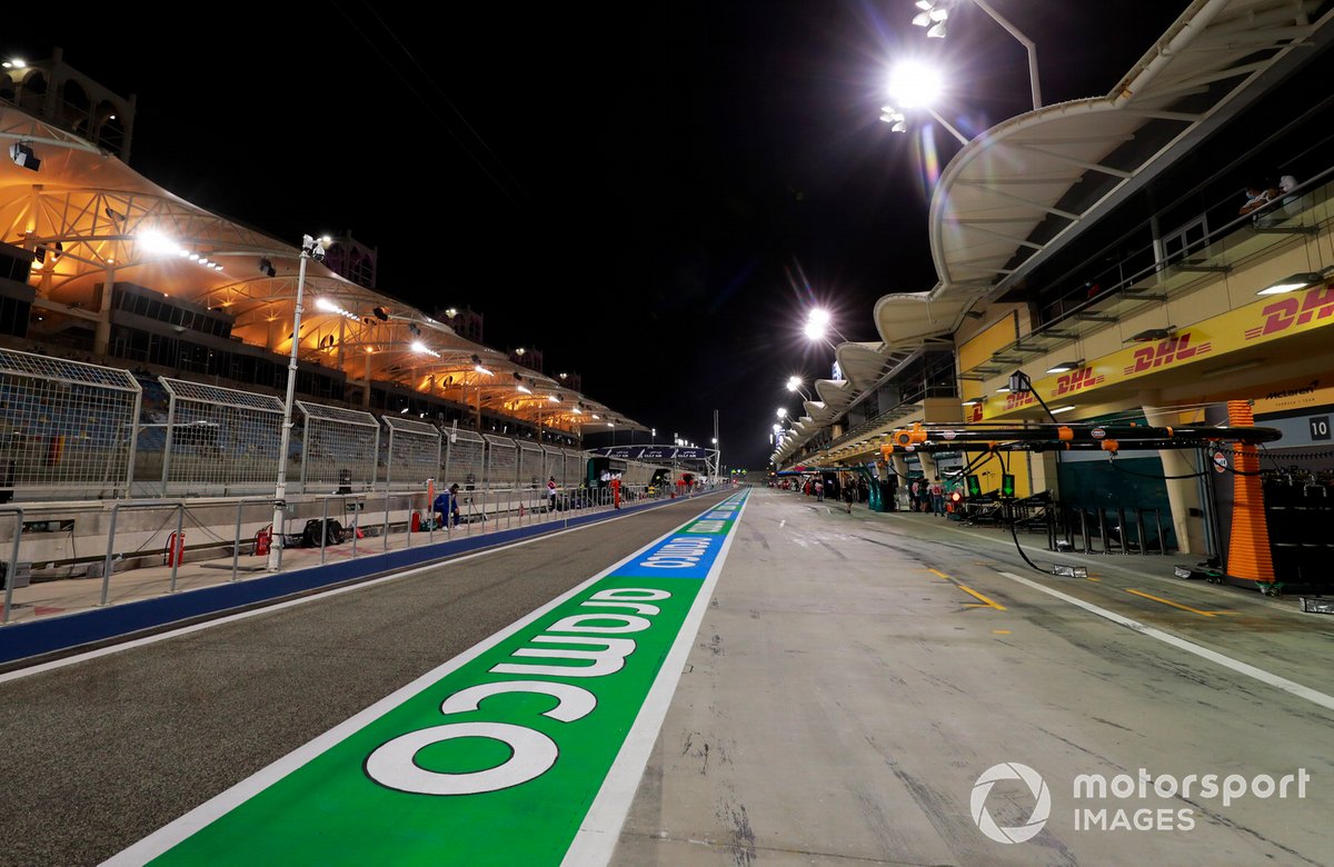 Il logo Aramco in pit lane