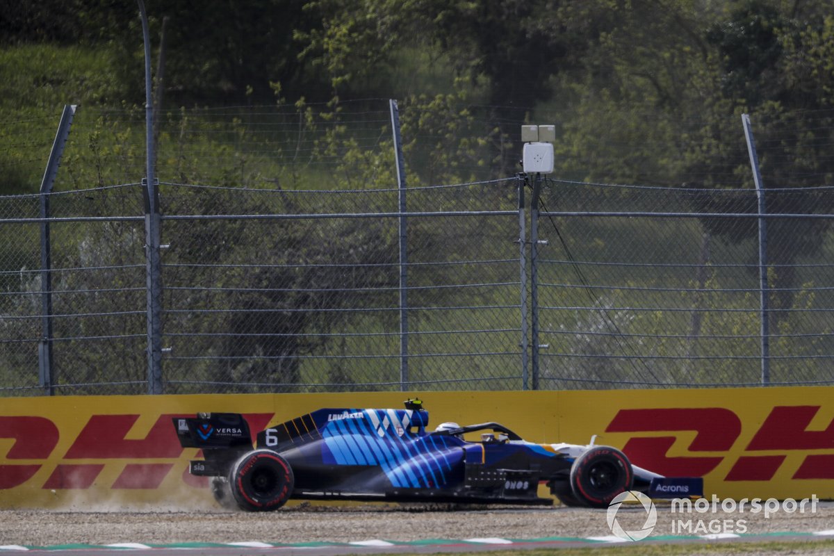 Nicholas Latifi, Williams FW43B crashes off in FP3