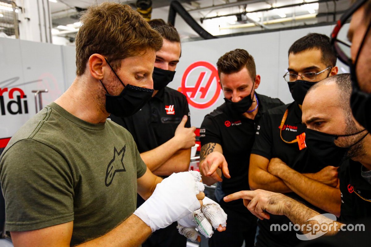 Romain Grosjean, Haas F1 retuns to the garage after his crash