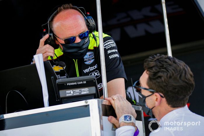 Simon Pagenaud, Team Penske Chevrolet, con su equipo