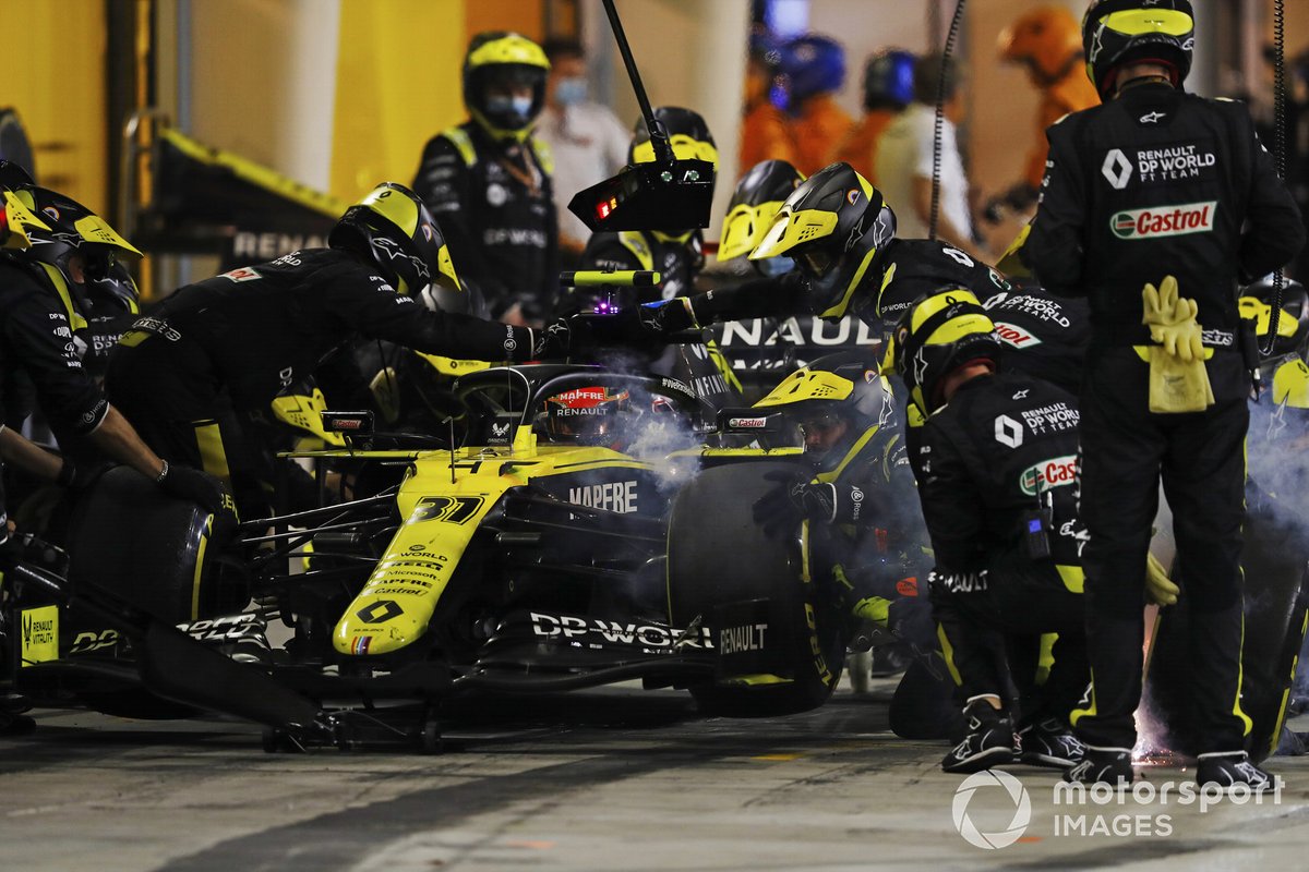 Esteban Ocon, Renault F1 Team R.S.20, nei box