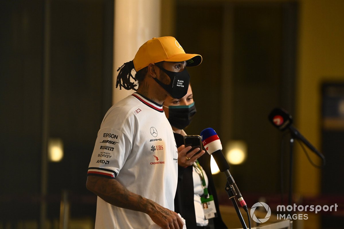 Lewis Hamilton, Mercedes-AMG F1, intervistato dopo le Qualifiche
