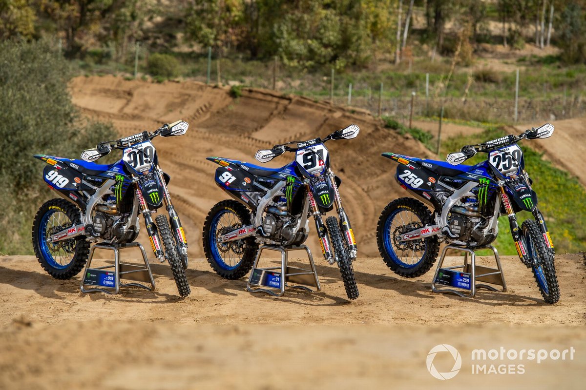 Van links naar rechts: de motoren van Ben Watson, Jeremy Seewer en Glenn Coldenhoff, Monster Energy Yamaha Factory Racing
