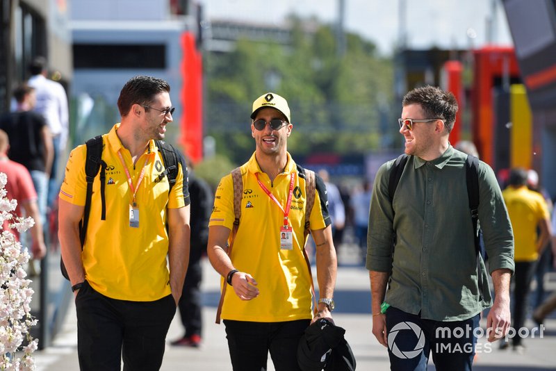 Daniel Ricciardo, Renault in the paddock